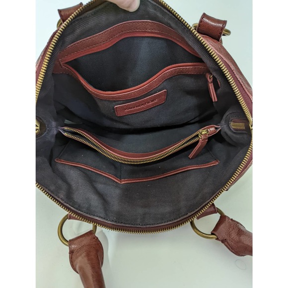 Isabella Fiore Burgundy Red Laser Cut Leather Zippered Shoulder Bag Preowned - Picture 3 of 10